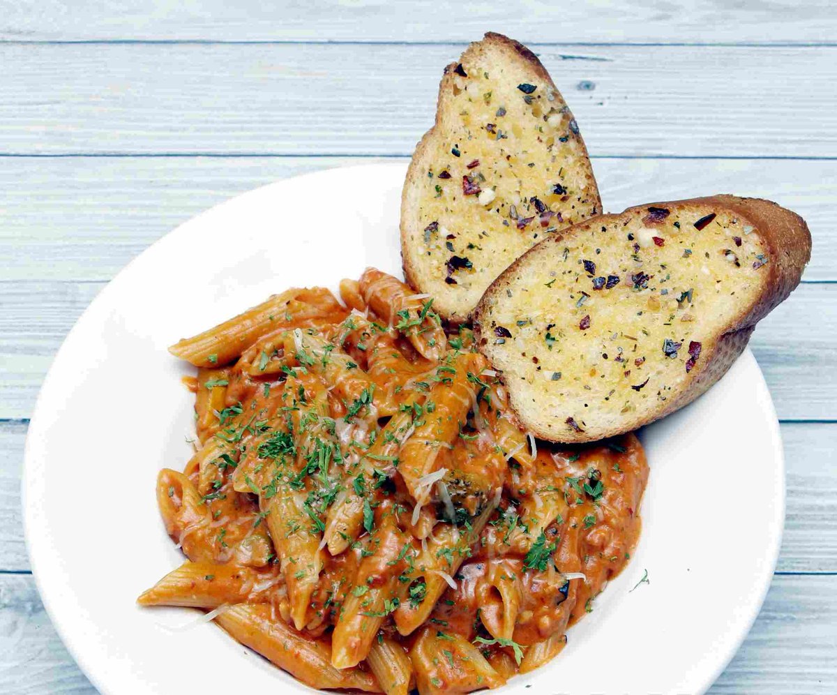 Schezwan Pasta with Garlic Bread